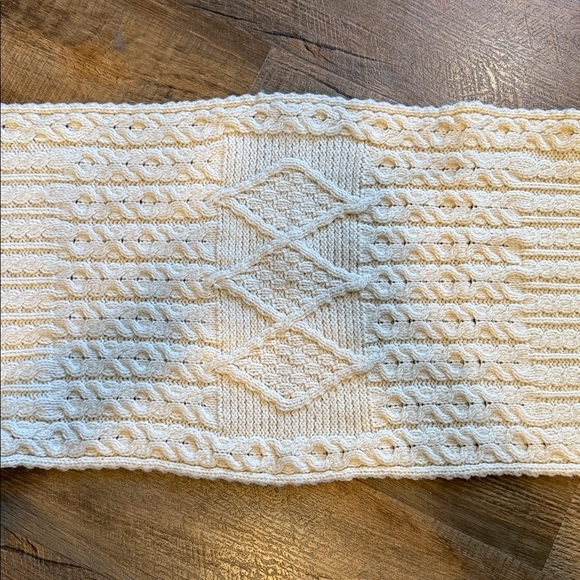 Aran merino wool Cream Buttoned Scarf/wrap made in Ireland. NWOT - Picture 11 of 12